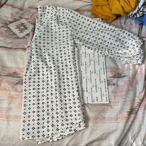 Blouse - Picture 2 of 2